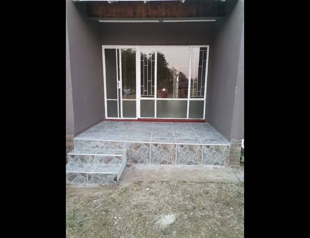 3 BEDROOM FREESTANDING FOR SALE IN SIGNAL HILL